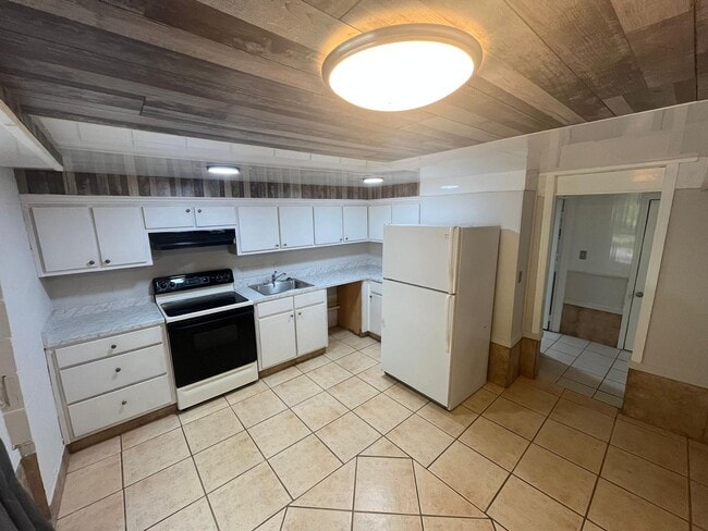 Building Photo - 3923 Fraser Cir