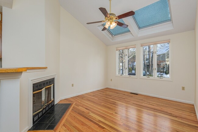 Building Photo - 13 Iris Way