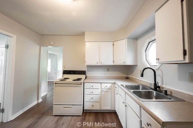 Building Photo - 3026 S Rybolt Ave
