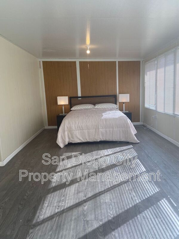 Building Photo - 5442 San Onofre Terrace