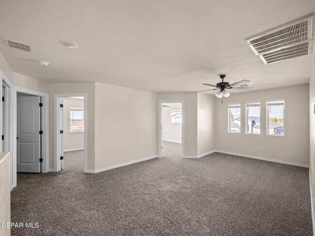 Building Photo - 561 Issa Circle