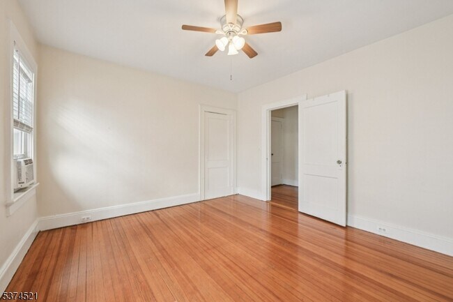 Building Photo - 215 Speedwell Ave