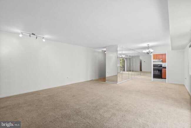 Building Photo - 10643 Weymouth St