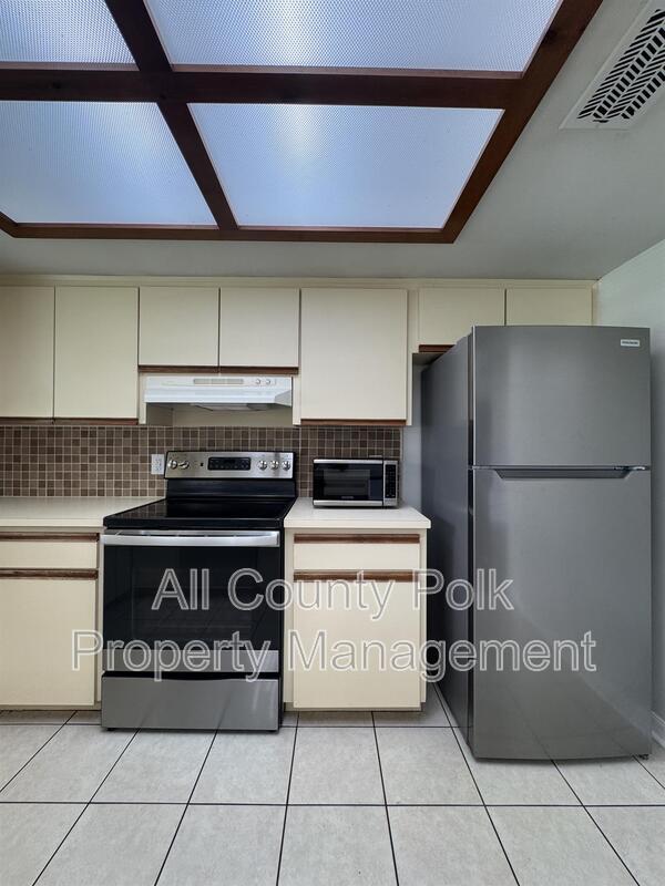 Building Photo - 8601 Sunnydale Ln
