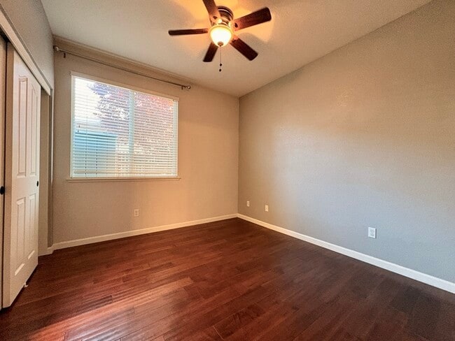 Building Photo - Beautiful 4 Bedroom with a large Pool! Located in Roseville close to a park!