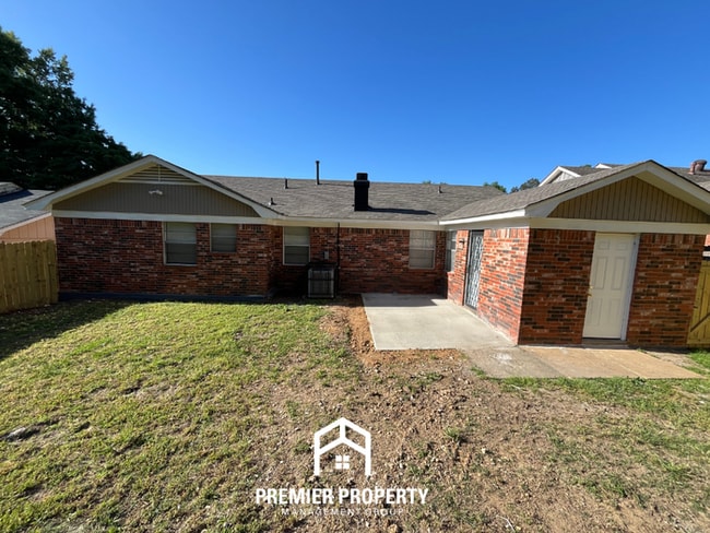 Building Photo - NEWLY RENOVATED 3BR/2BA in Easthaven | Modern Fireplace & Formal Dining