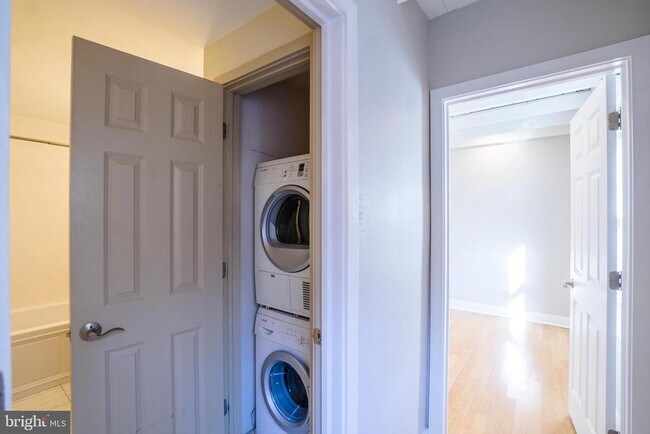 Building Photo - 1431 Spruce St