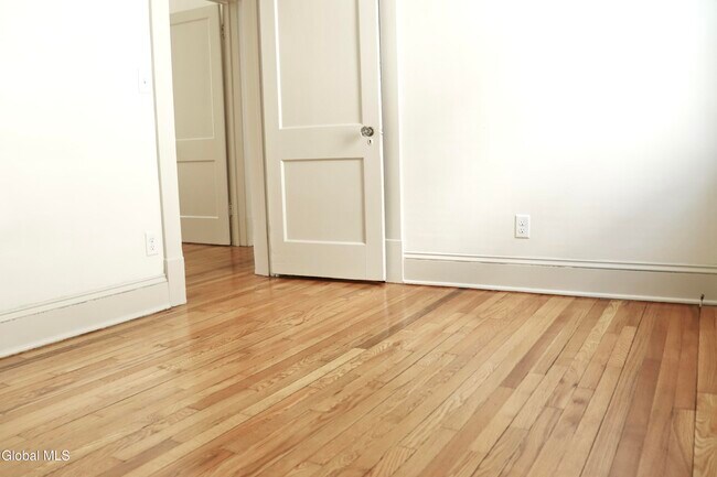 Building Photo - 628 N Pearl St