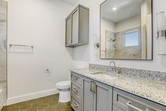 Building Photo - 9 Denbury Glen