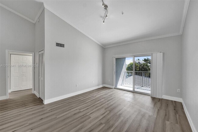 Building Photo - 631 SW 111th Ln