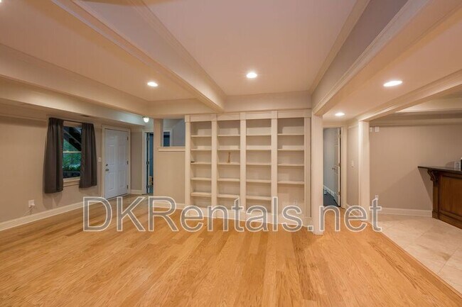 Building Photo - 250 Providence Pl Way