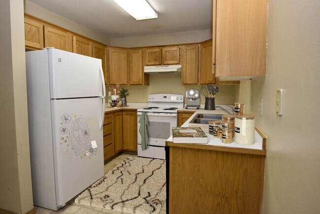 Building Photo - 201-203 Hunters Way