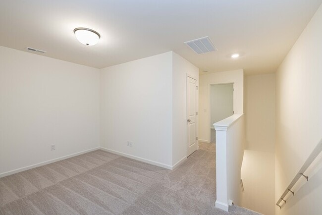 Building Photo - 2 Bedroom Townhome Main Street Pineville - MOVE IN SPECIAL 1 MONTH FREE