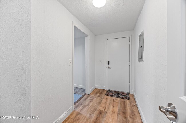 Building Photo - 826 Newfound Harbor Dr