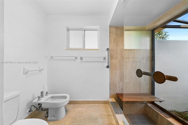 Building Photo - 1175 NE 102nd St