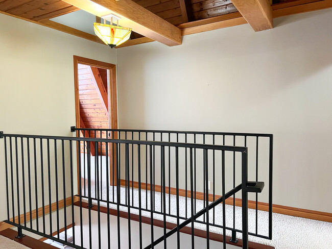 Building Photo - 22359 Mirror Lake Dr