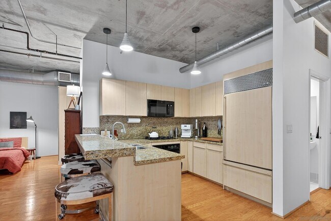 Building Photo - 877 Island Ave