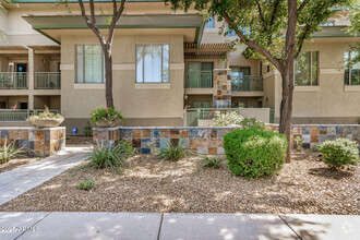 Building Photo - 815 E Rose Ln