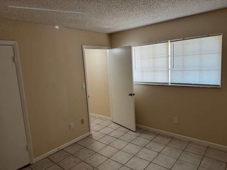 Building Photo - 430 SE 7th St