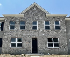 Building Photo - 2838 Maricopa Blvd