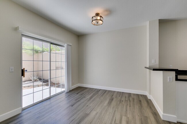 Building Photo - Modern 2-Bedroom Green Valley Townhome