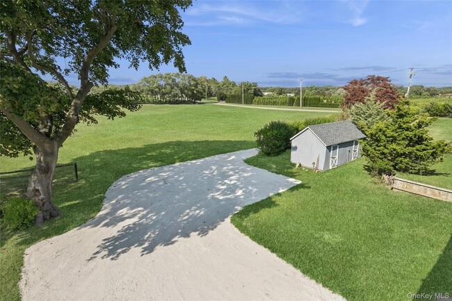 Building Photo - 335 Herricks Ln