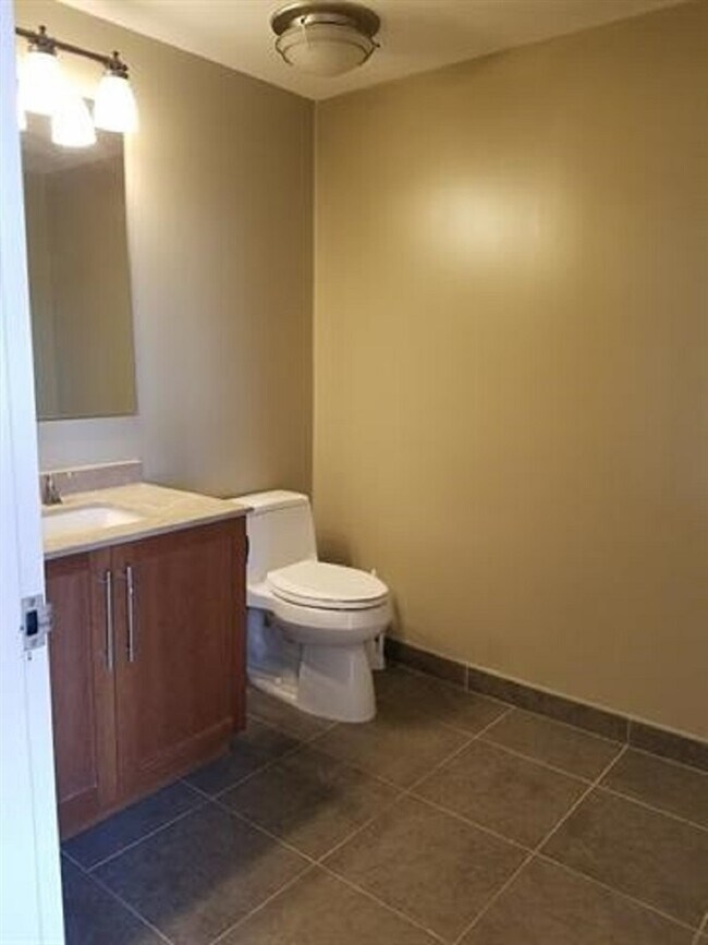 Building Photo - 800 Jackson St