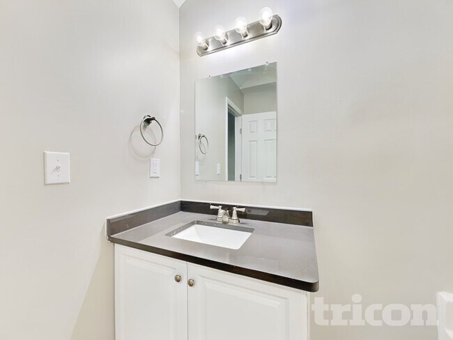 Building Photo - 5020 Osage Cir