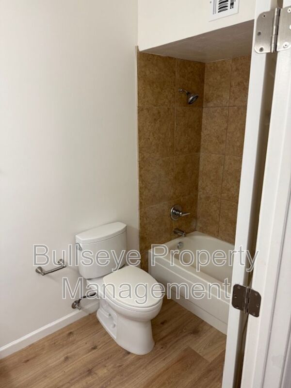 Building Photo - 1302 E Maddock Rd