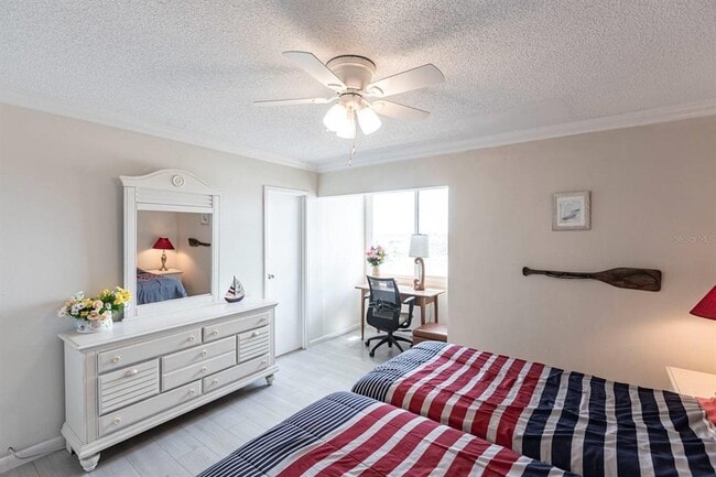 Building Photo - 1125 W Peppertree Dr