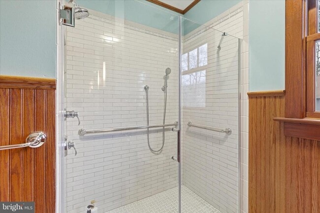 Building Photo - 2400 Valley Way