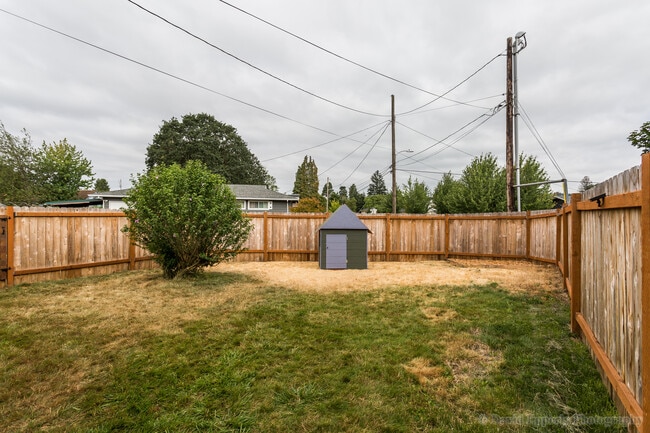 Building Photo - 2044 Cowlitz St