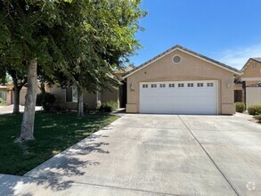 Building Photo - Home in Summit Estates!