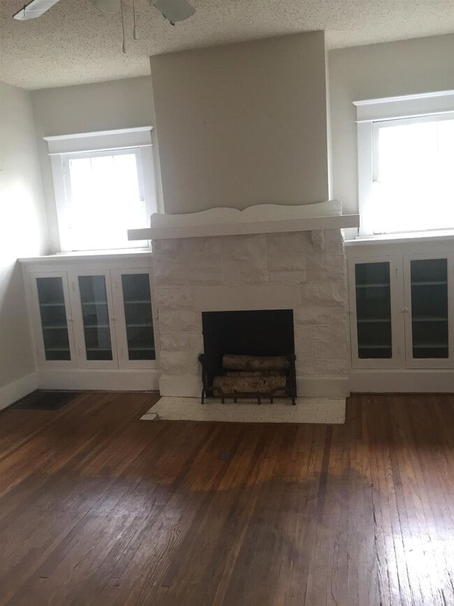 Building Photo - Studio apartment for rent in charming older home!