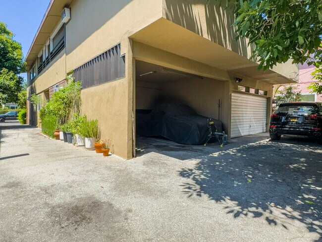Building Photo - 12063 Lamanda St