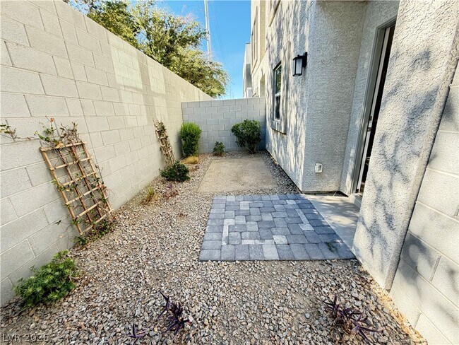 Building Photo - 541 Bellum Dr