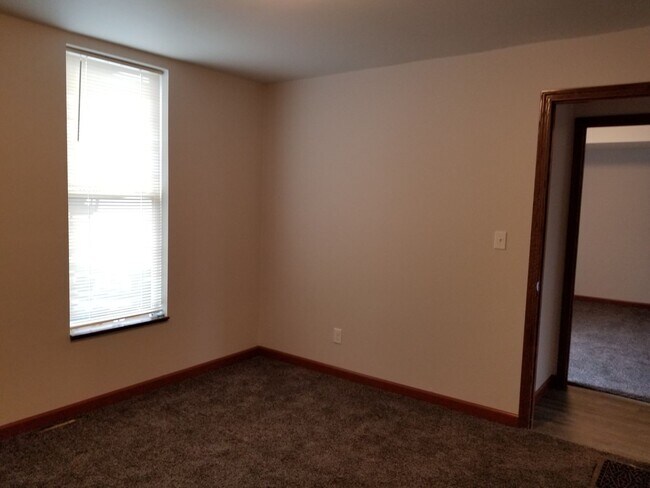 Primary Photo - eld200