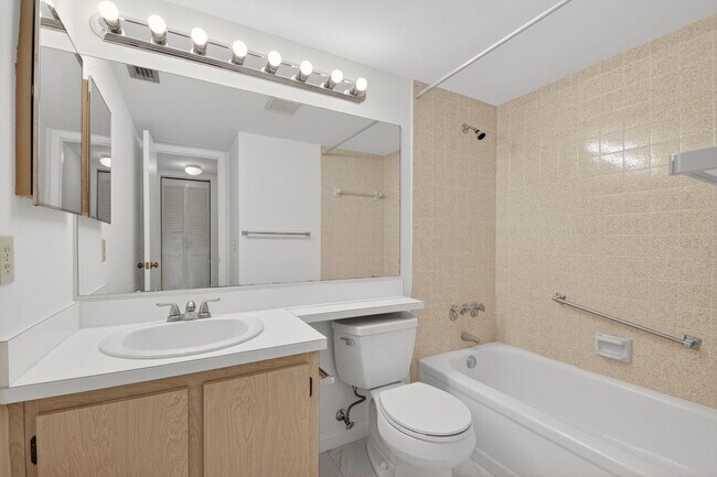 Building Photo - 416 Pine Glen Ln