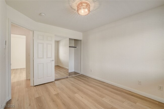 Building Photo - 10808 Wallflower Ave