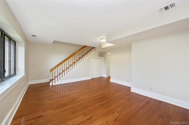 Building Photo - 305 Chateau Rive