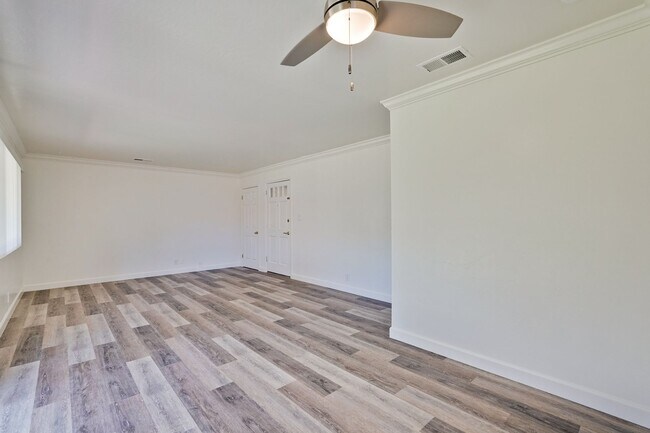 Building Photo - 800 W Hacienda Ave