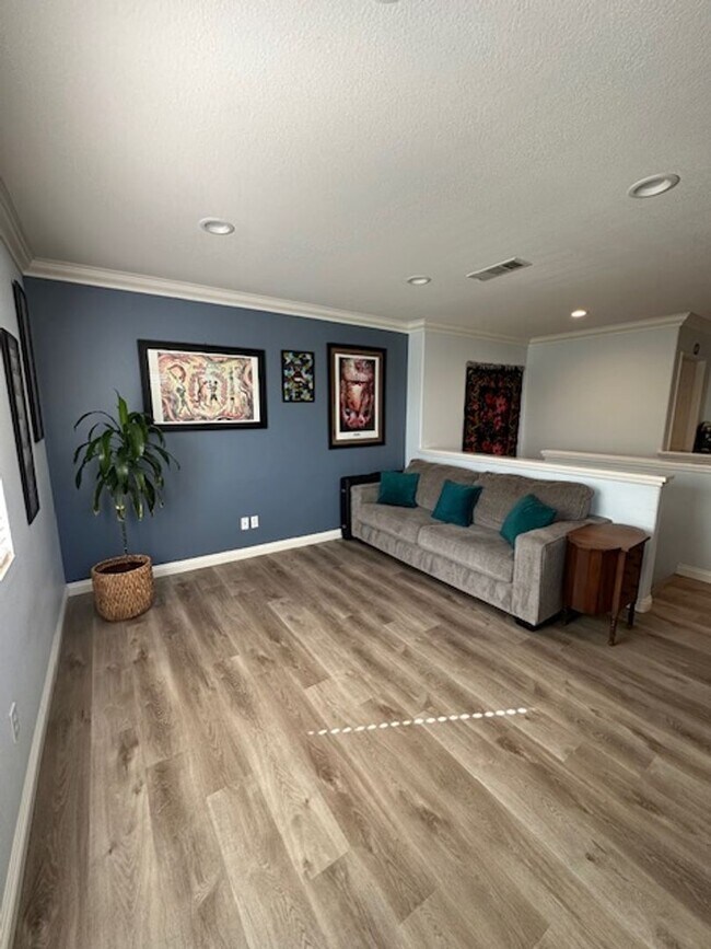 Building Photo - Upgraded Hallmark home on quiet cul-de-sac in a private community!