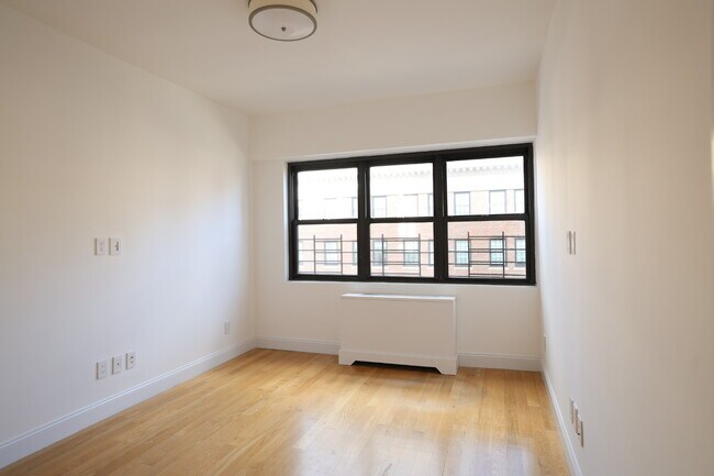 Interior Photo - Lexington Towers