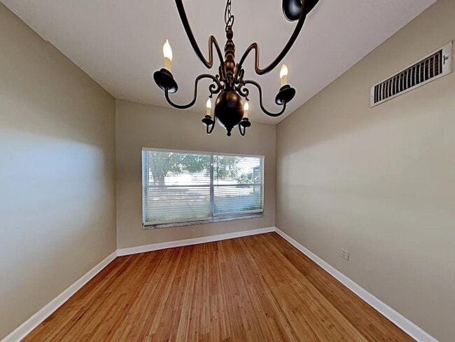 Building Photo - 12814 Longcrest Dr