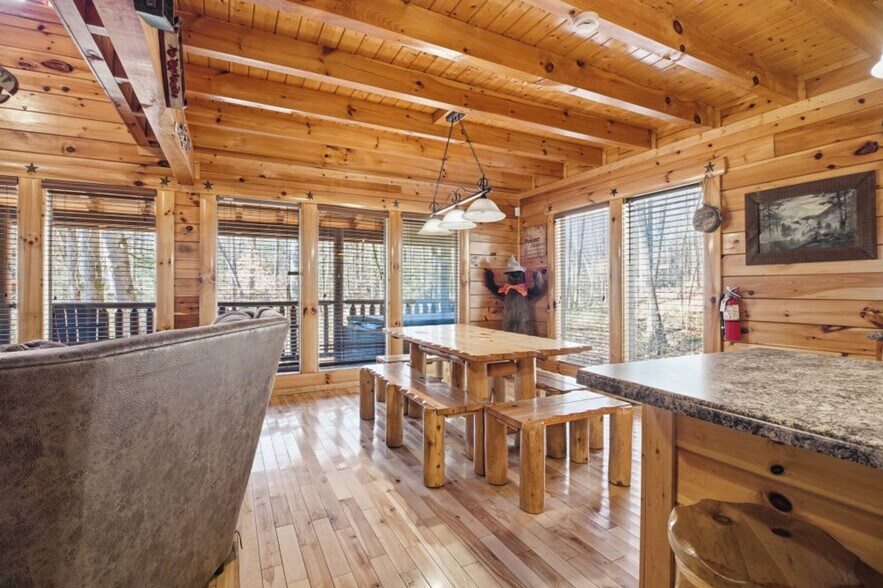 Building Photo - 2329 Bogle Spring Loop
