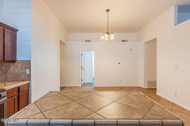 Building Photo - 2080 Shreya St