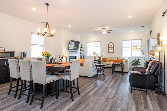 Building Photo - Gorgeous Home in Active Adult Community
