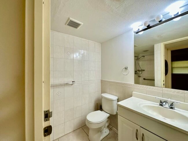 Building Photo - 301 Seville Dr