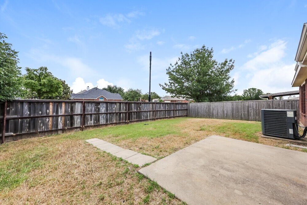 Building Photo - 2029 Wildwood Dr