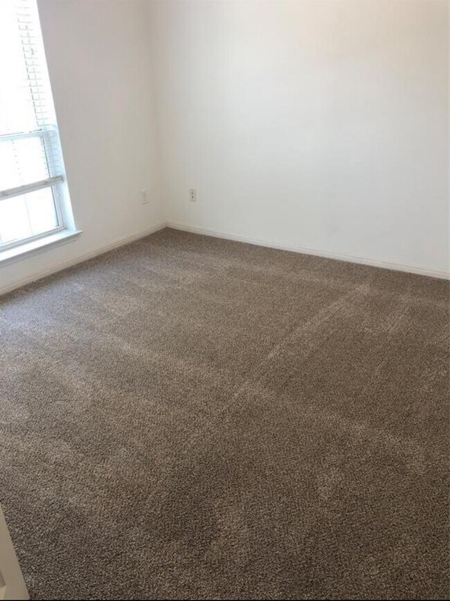 Building Photo - 102 N Queenscliff Cir